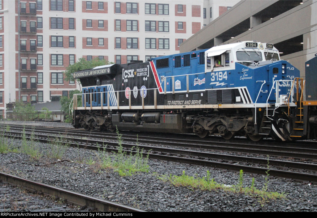 CSX 3194 Back into the Yard